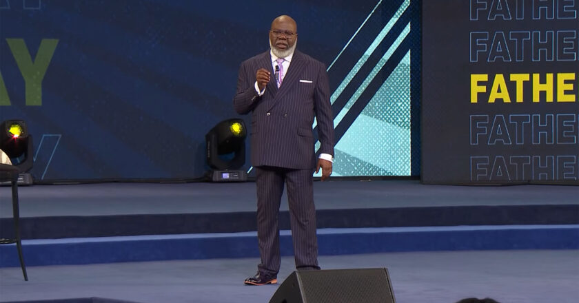 Pastor T.D. Jakes comments about families and women during sermon raises eyebrows