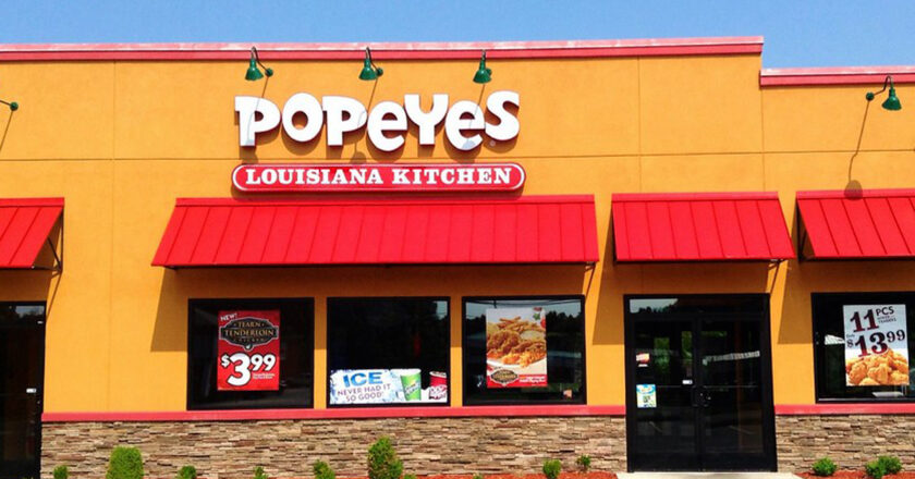 Atlanta Popeyes calls police on woman trying to buy food for homeless man